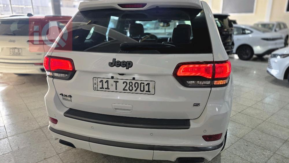 جیپ گراند شیرۆکی